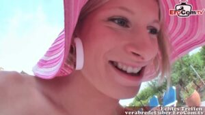 Strap on Analsex beim bisexuellen Dreier