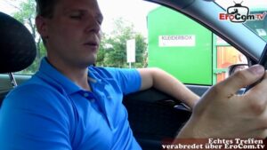 Spontaner outdoor Blowjob mit einer deutschen Schlampe