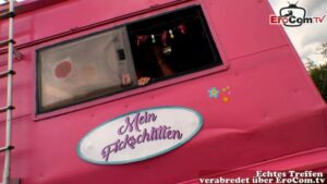 Deutsches Milf Busenwunder auf der Straße abgeschleppt