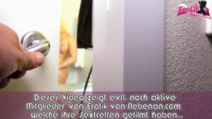 Muskel Arsch von Blondine beim duschen gefickt