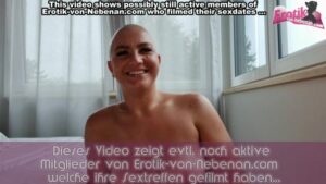 Mädchen mit Glatze dreht einen Amateur Porno